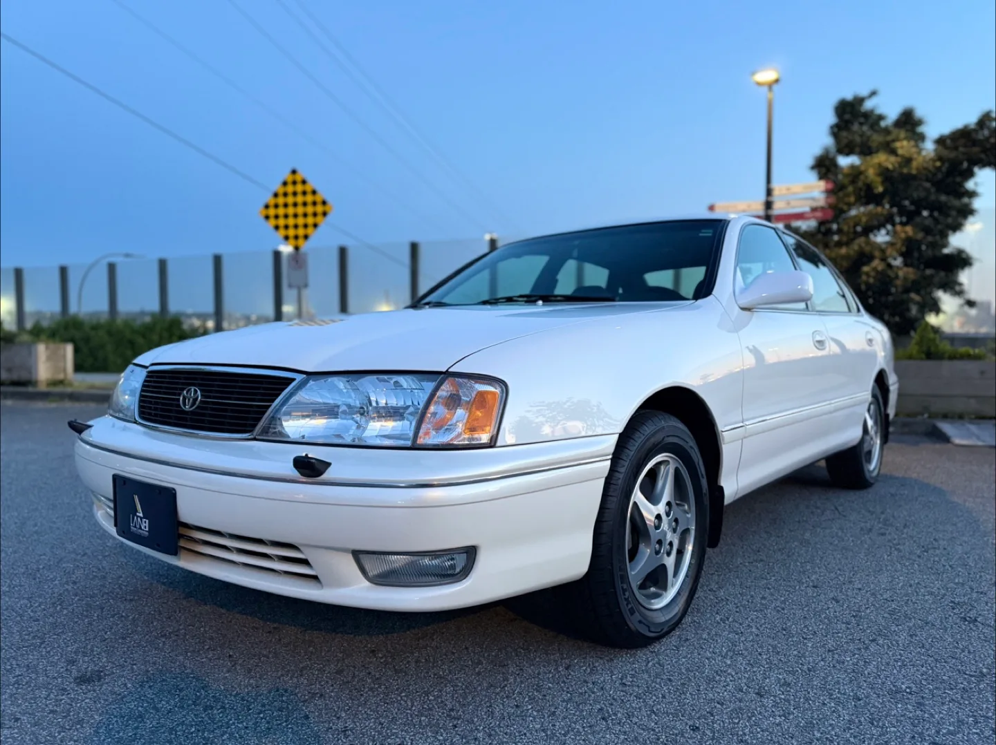 1998 Toyota Avalon XLS thumbnail