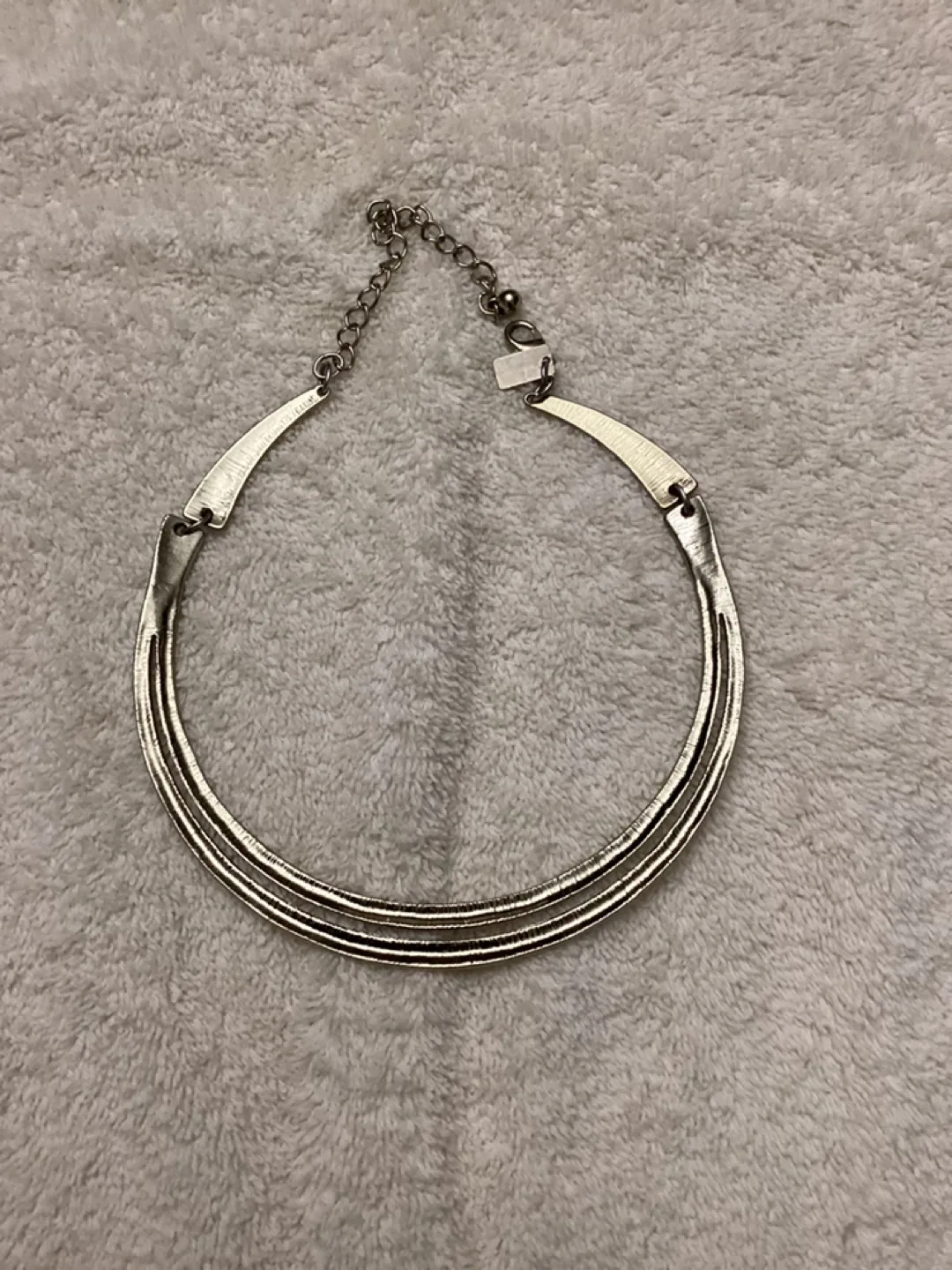 AMERICAN EAGLE GOLDTONE CHOKER NECKLACE image indicator(2)