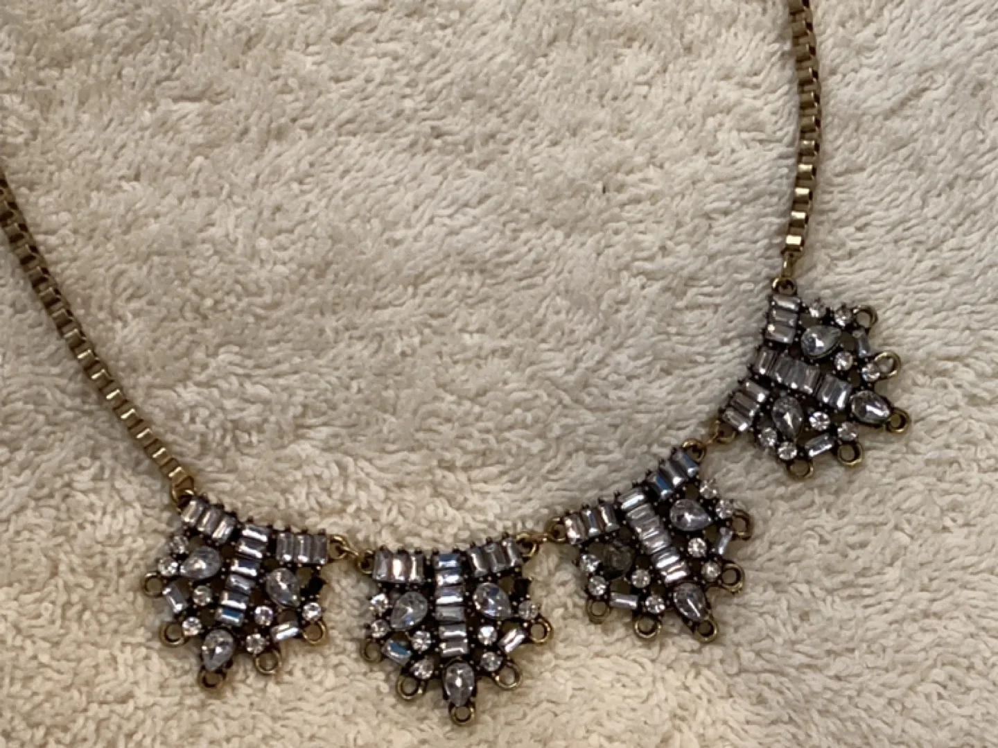 RHINESTONE STATEMENT NECKLACE image indicator(2)