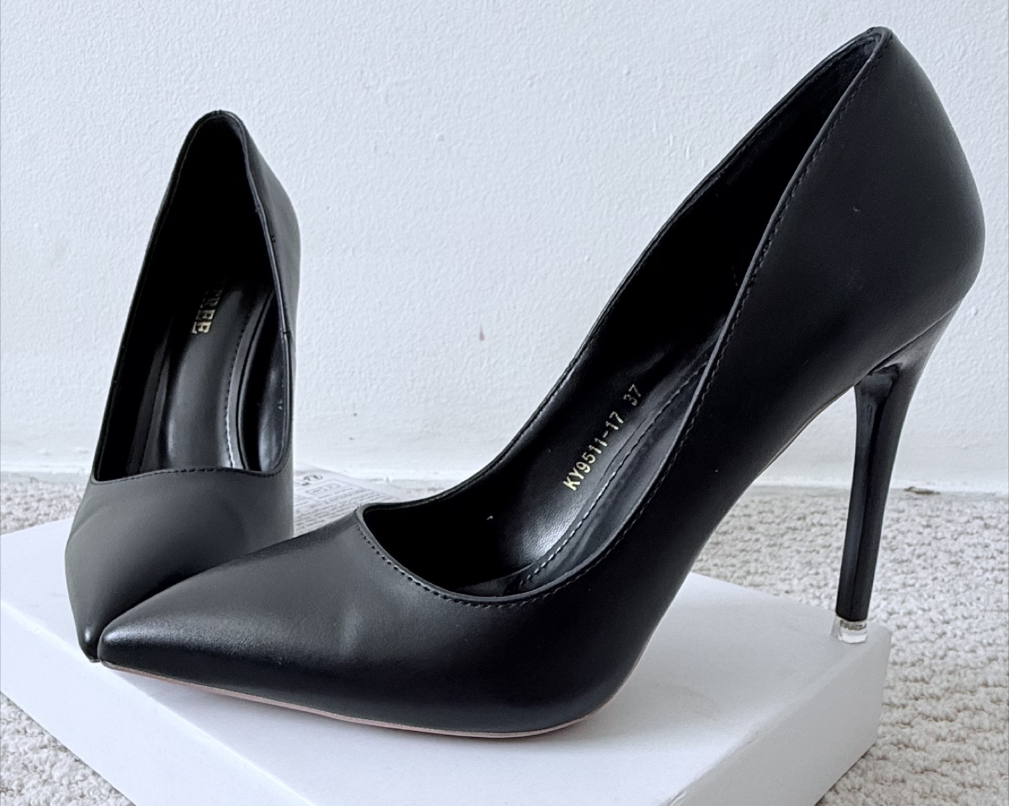 BIGTREE Black Pointed Toe Heels - Size 37 - photo 2