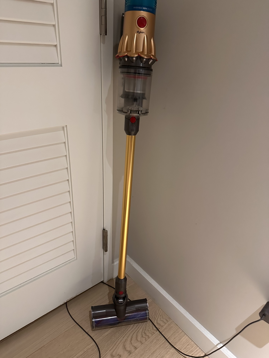 Dyson Cordless Vacuum - photo 3