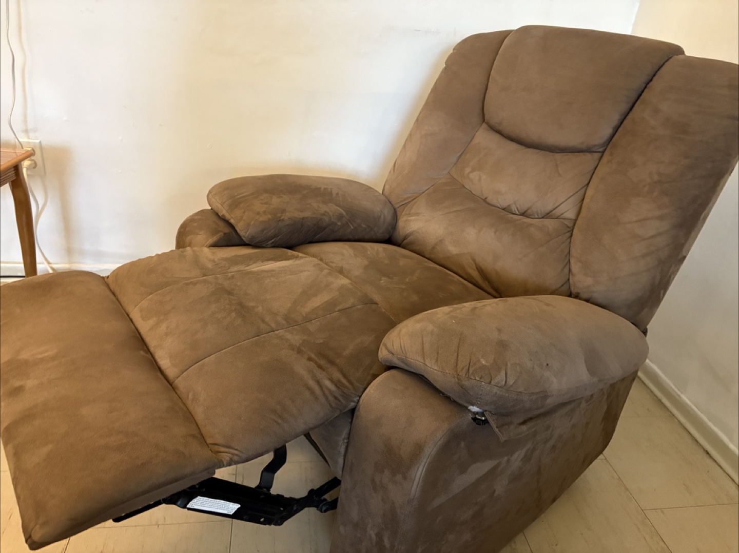 Brown Reclining Chair - photo 3