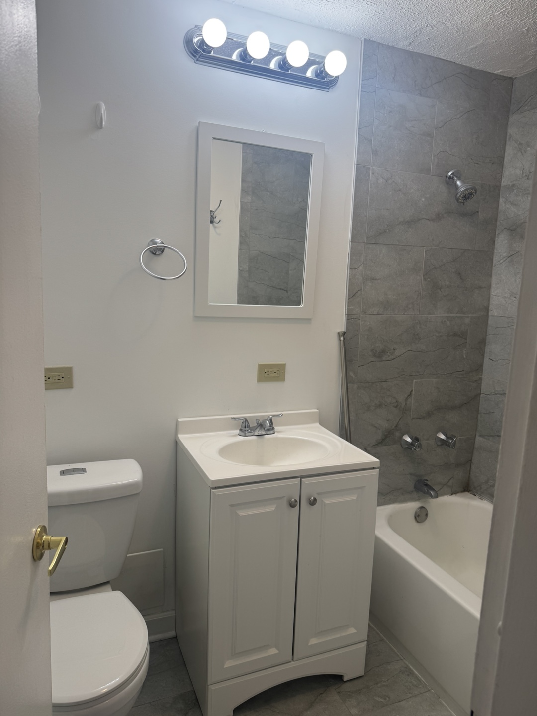 White Bathroom Vanity Sink - photo 2