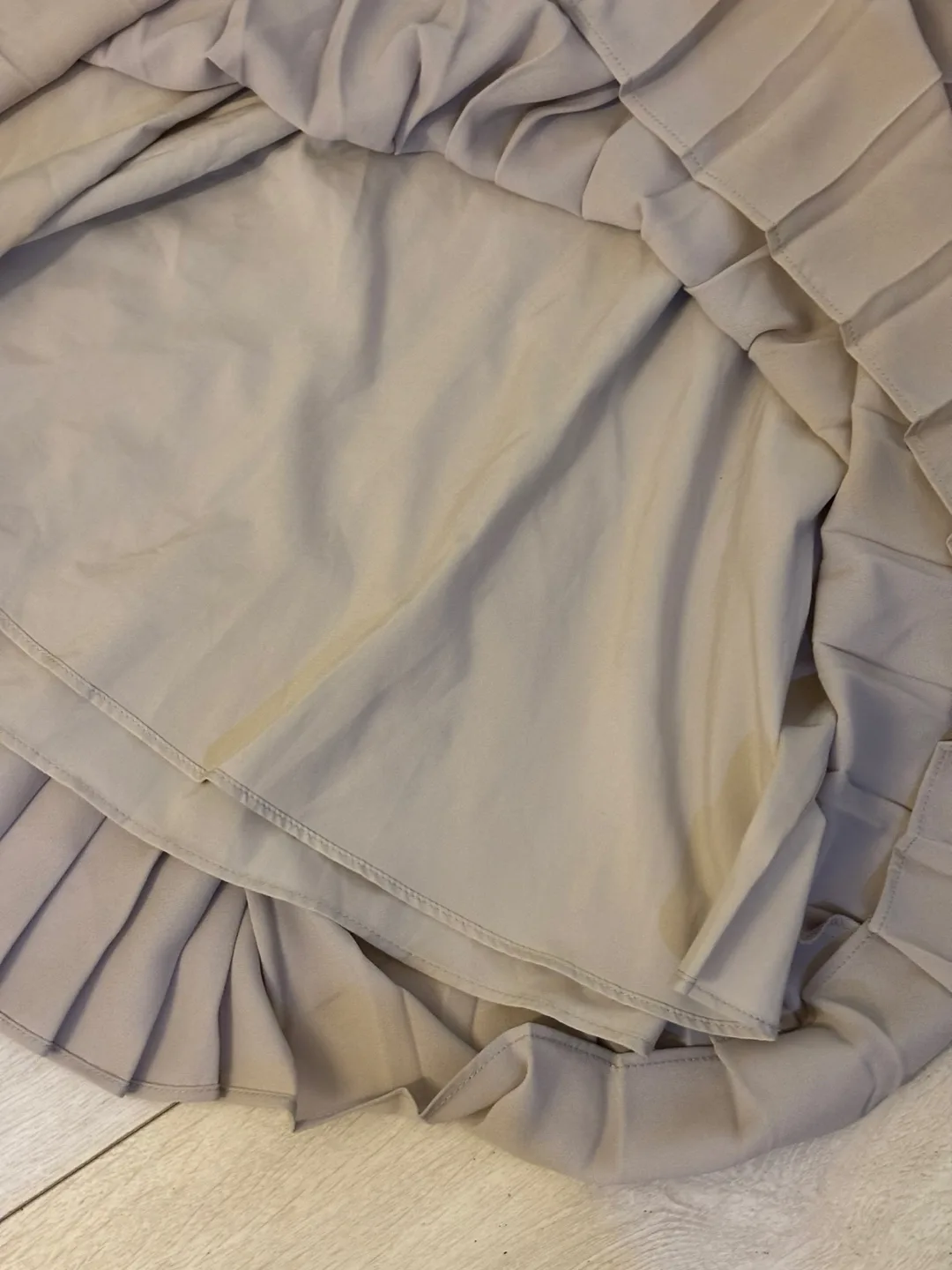 Pleated beige skirt Uniqlo image indicator(3)