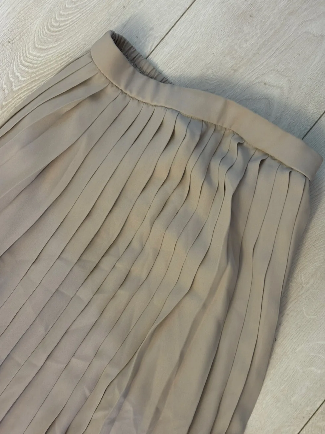 Pleated beige skirt Uniqlo image indicator(2)