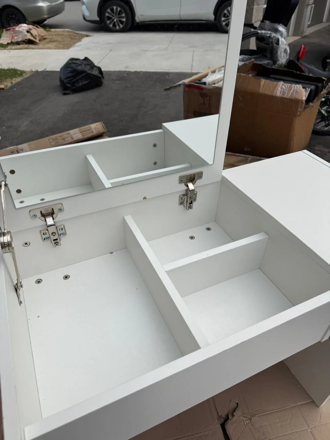 White Vanity Desk with Stool image indicator(6)