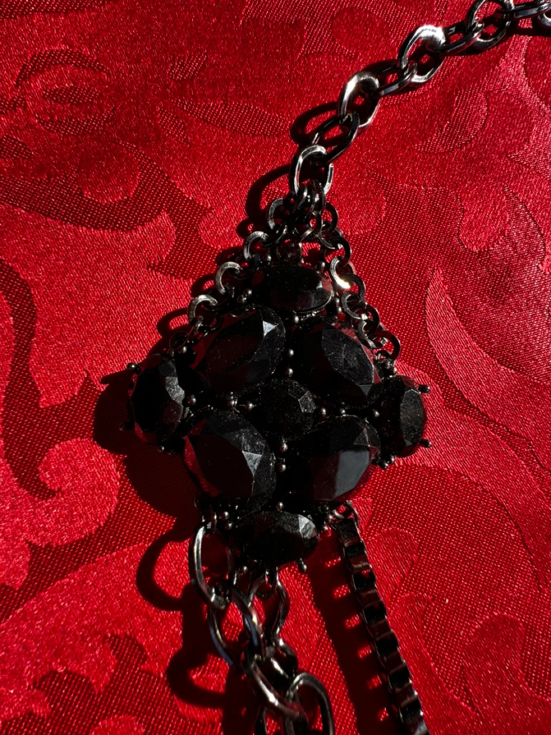 NWOT Stylish Chunky Black Stone Necklace image indicator(3)