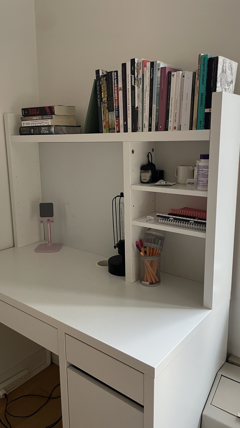 White desk with shelves - photo 2