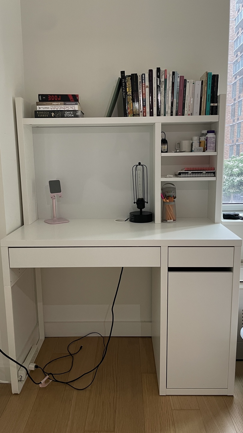 White desk with shelves