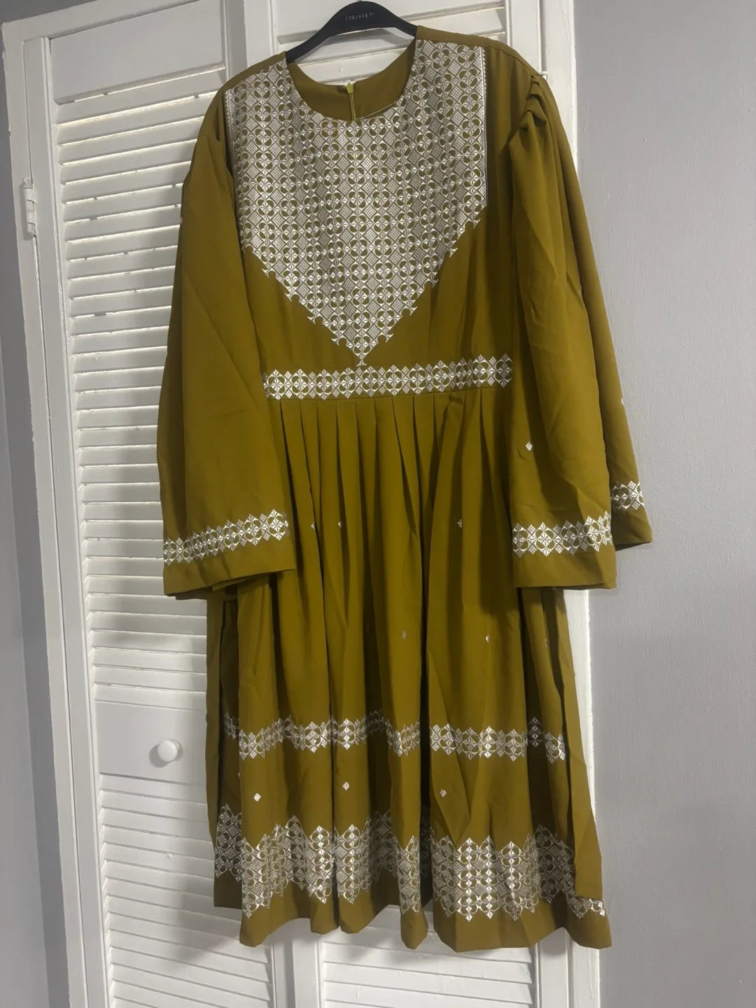 Afghan hazaragi White Scarf & Olive Dress