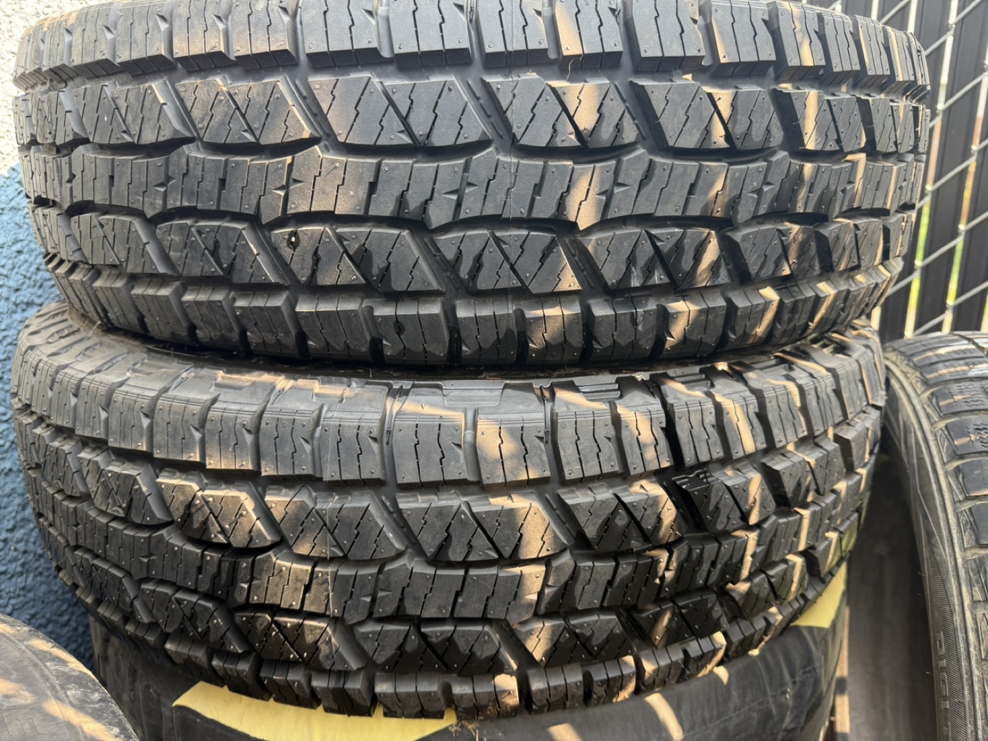 235/75R15 109T XL Laufenn Tires - photo 2