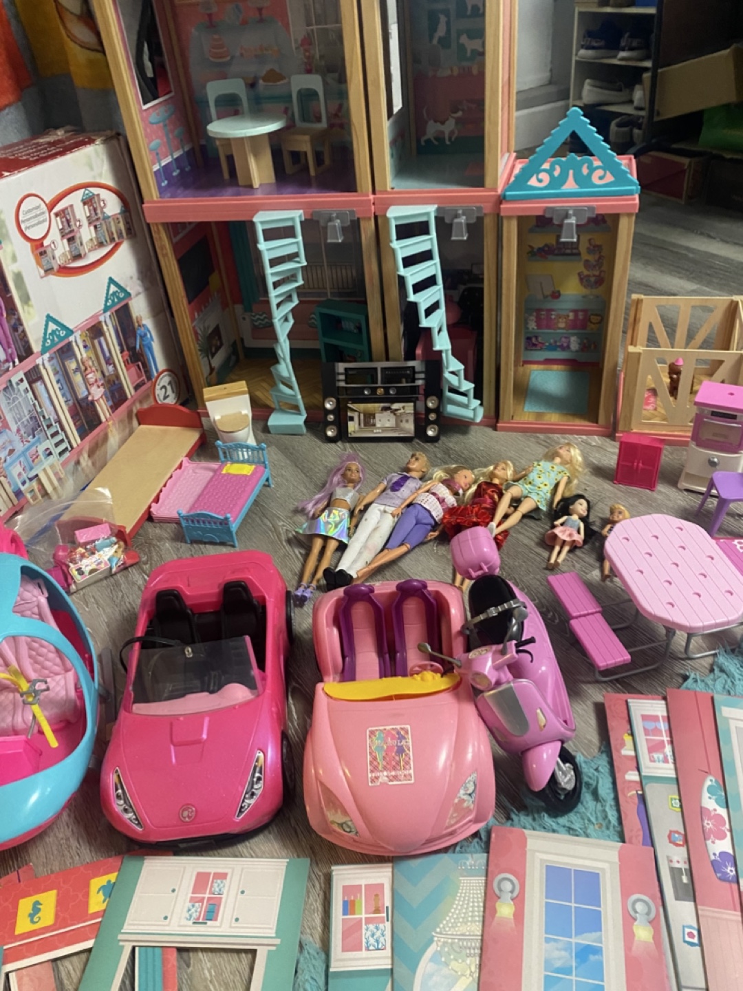 Dollhouse and Accessories Bundle - photo 3
