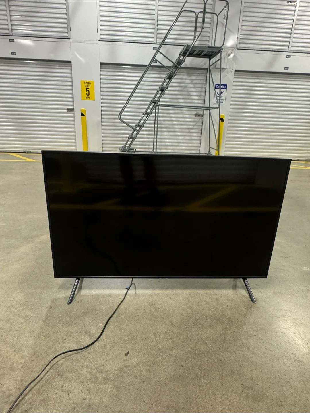 Free delivery Samsung TV thumbnail