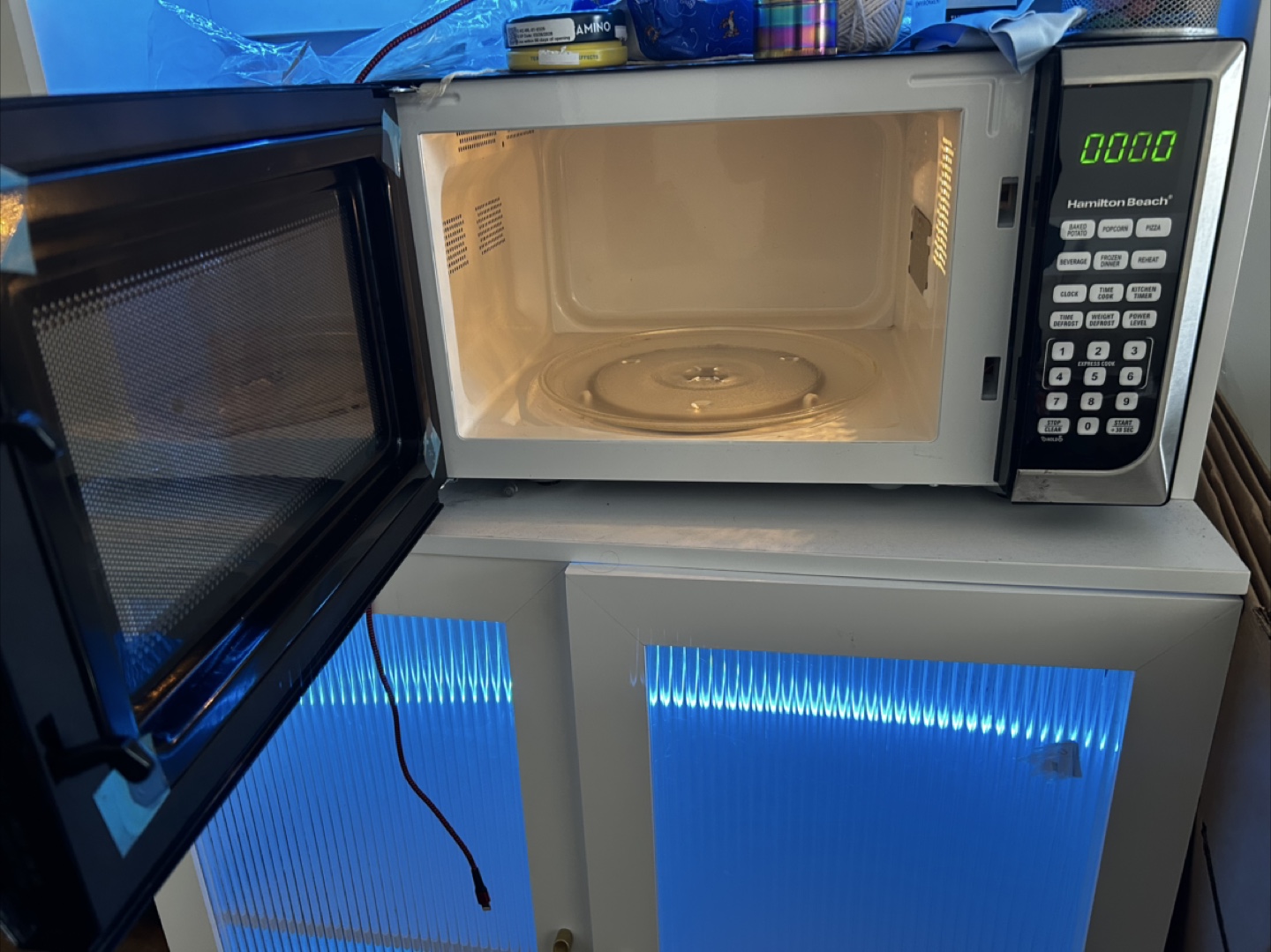 Hamilton Beach Microwave Oven - photo 4
