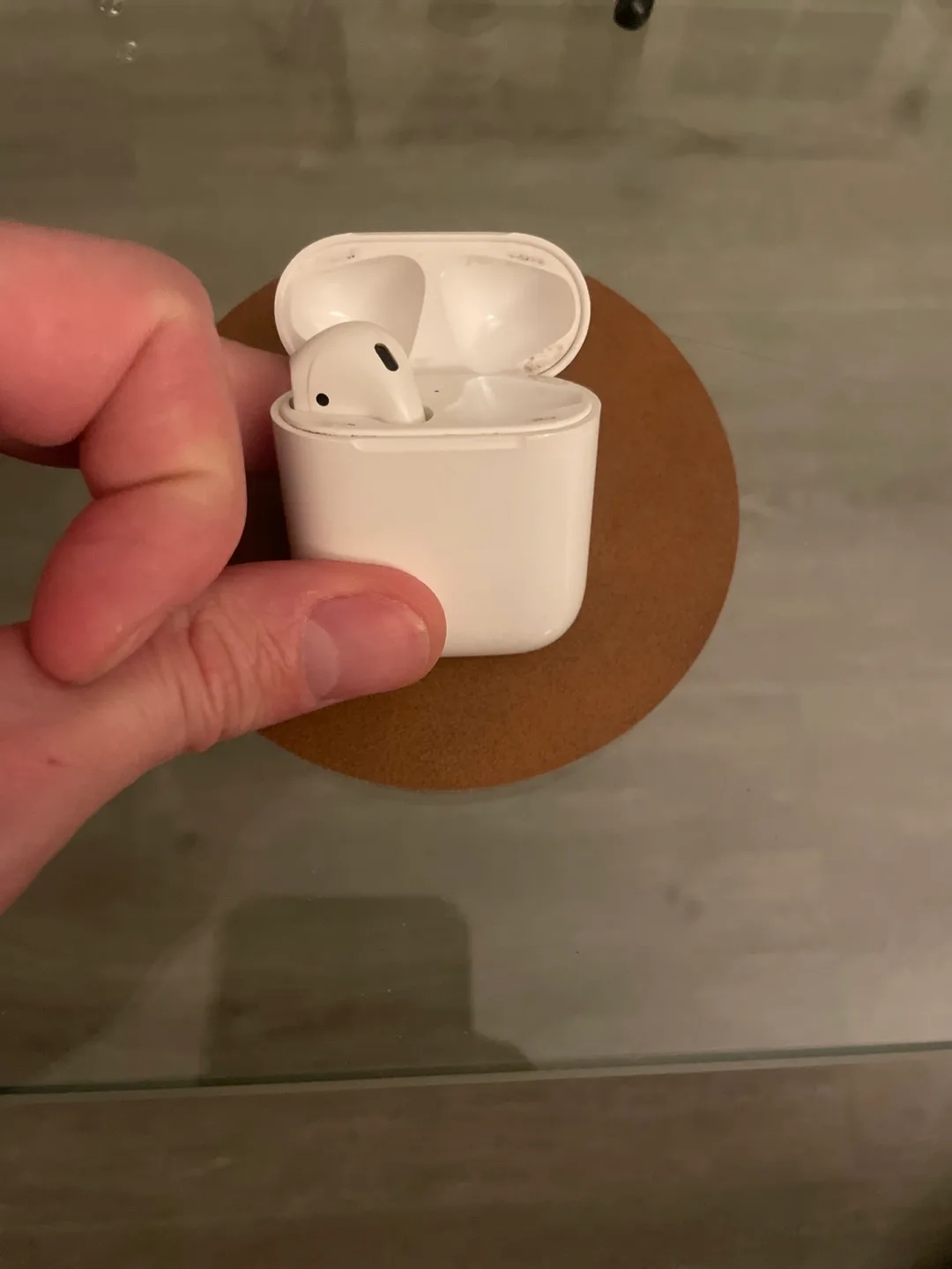 Apple AirPods 2 case image indicator(6)