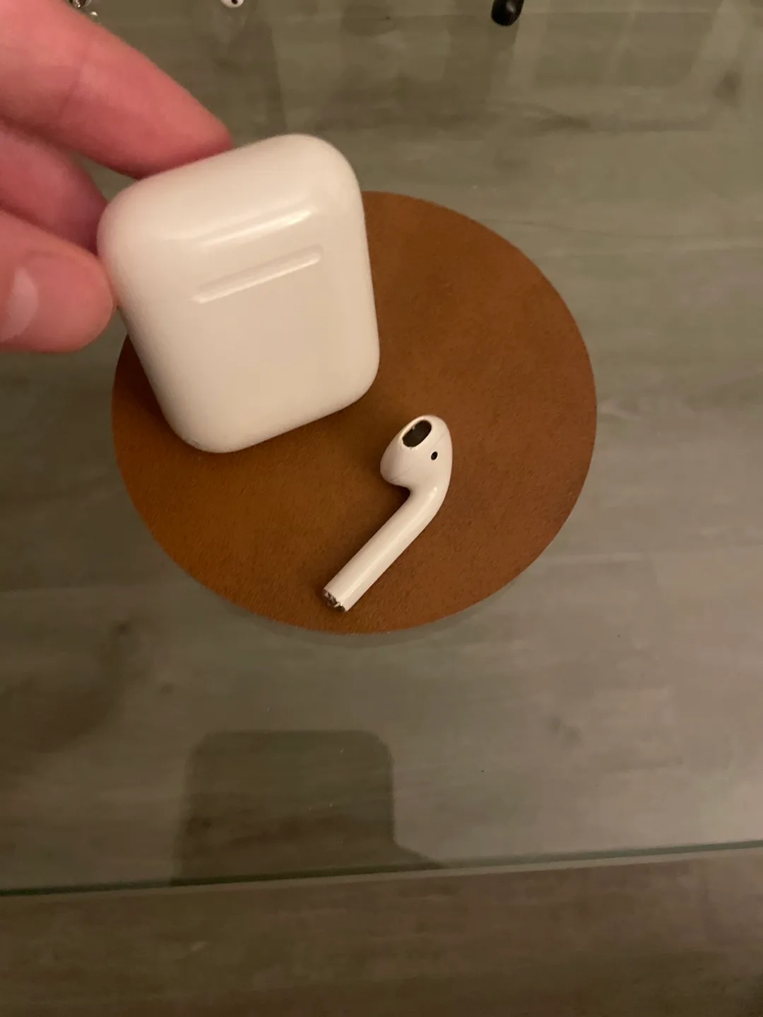 Apple AirPods 2 case image indicator(5)