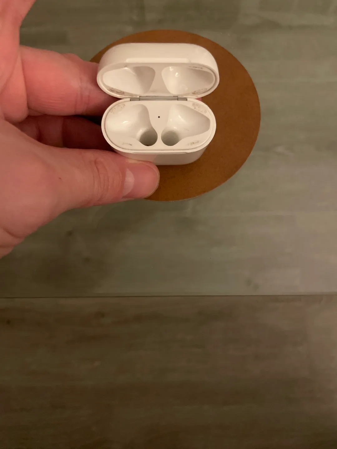 Apple AirPods 2 case image indicator(3)