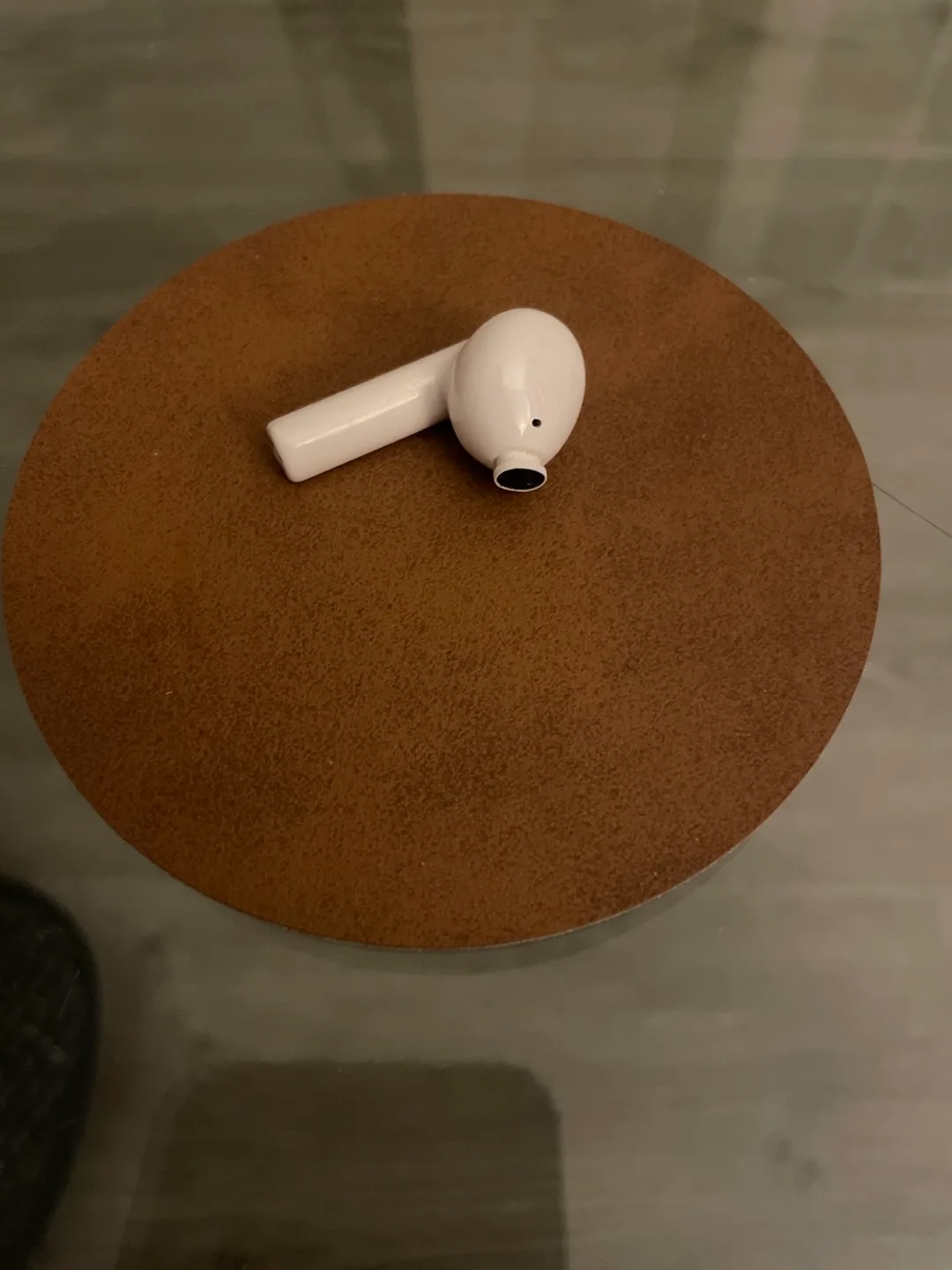 OPPO White Earbud thumbnail