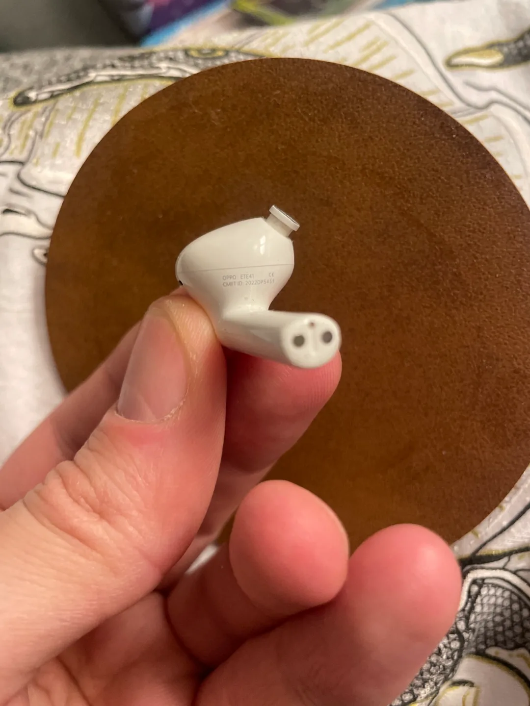 OPPO White Earbud image indicator(2)