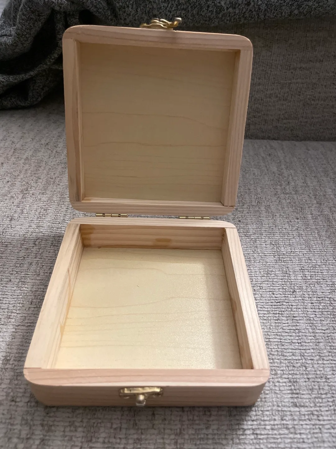 Wooden Box with Heart Design image indicator(2)