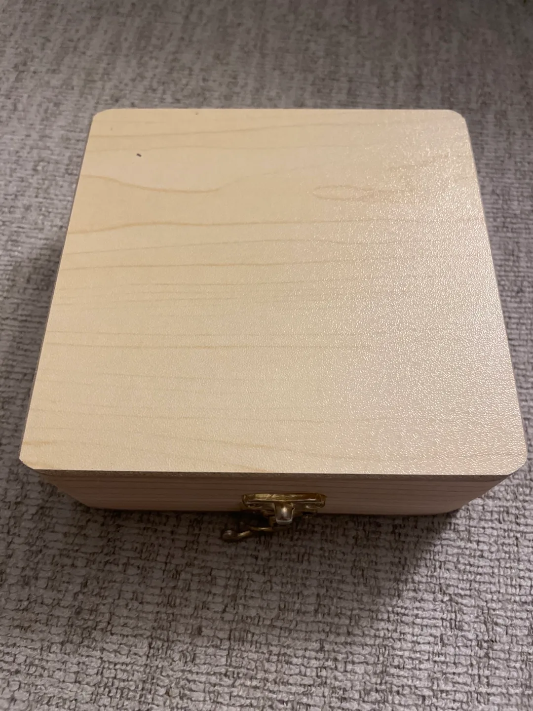 Wooden Box with Heart Design image indicator(3)