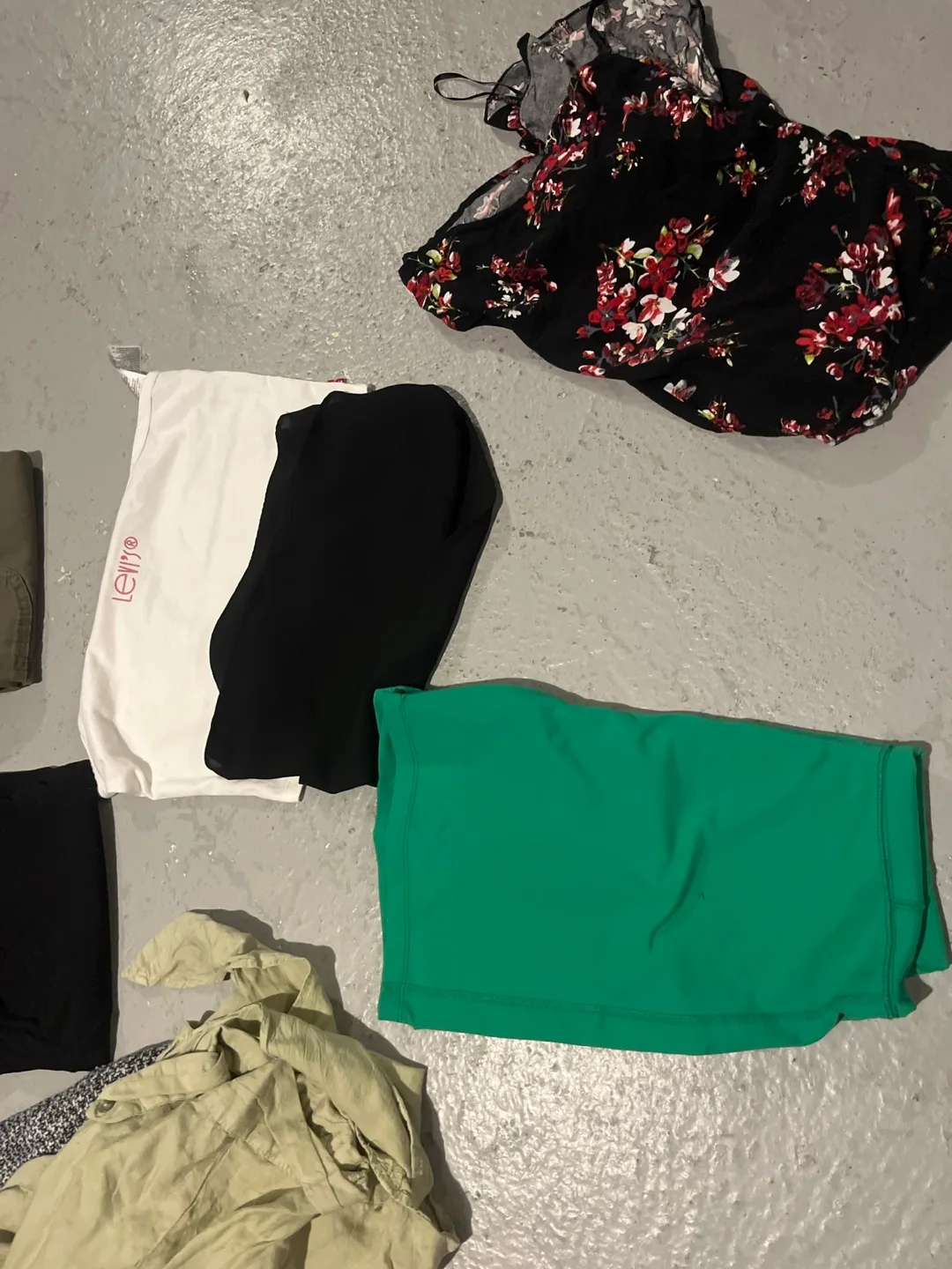 Clothing bundle for sale image indicator(3)