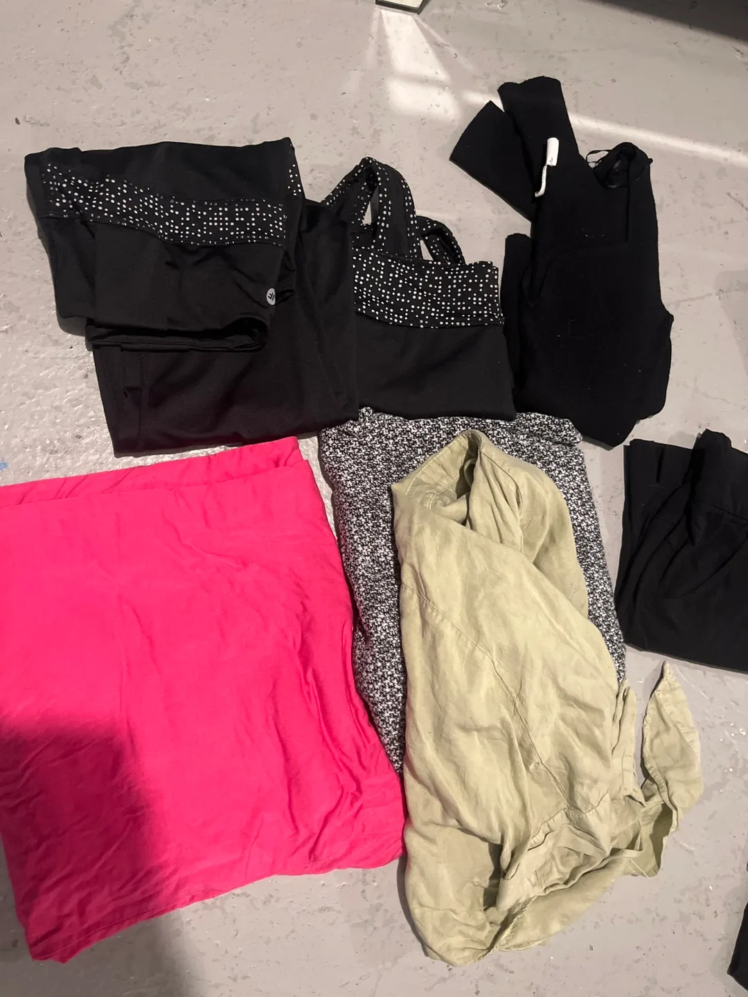 Clothing bundle for sale thumbnail