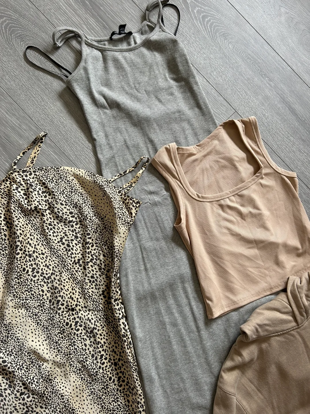 Girls clothing bundle - cute going out tops, HnM sweats thumbnail