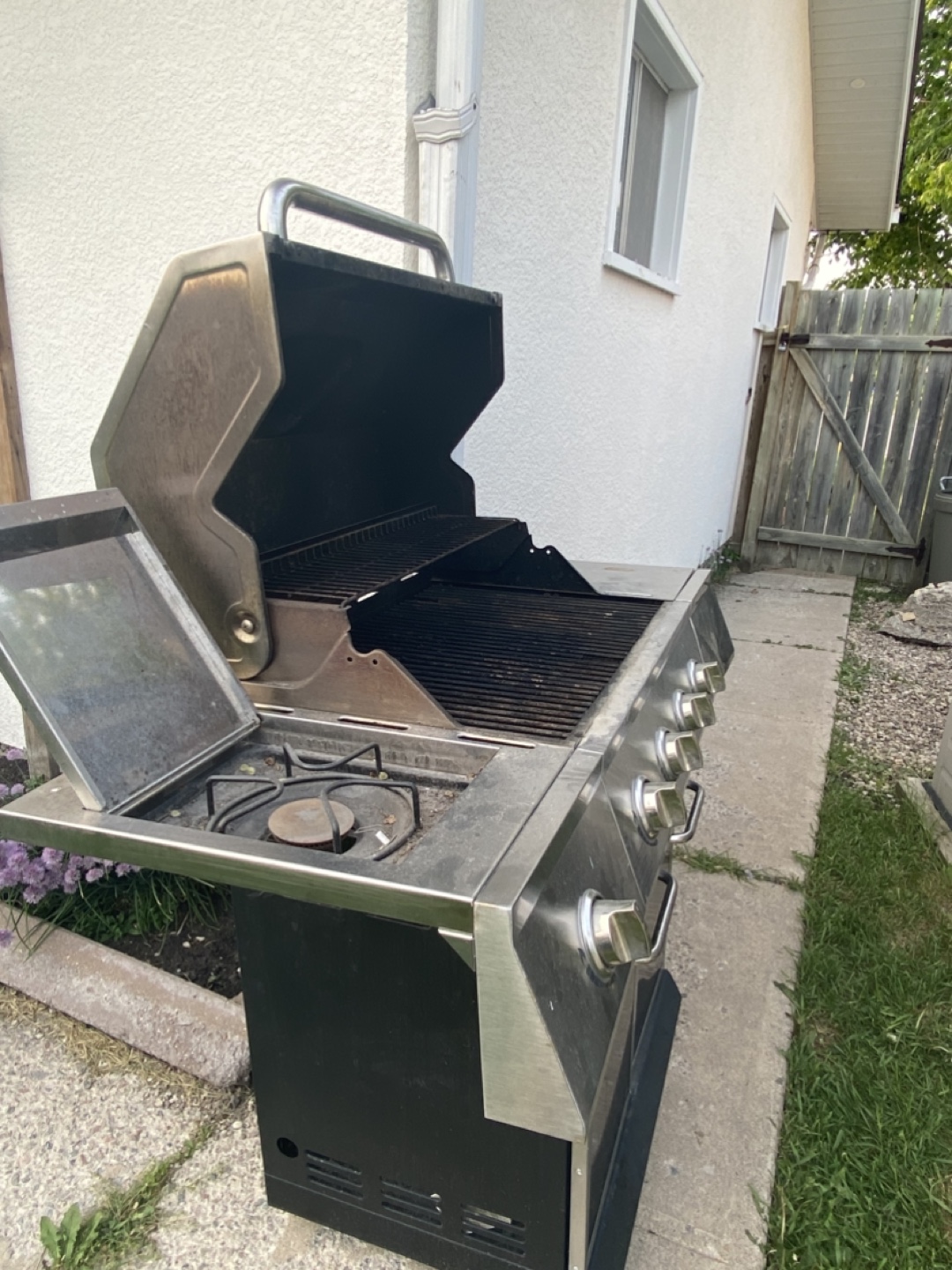Dyna-Glo BBQ Grill - photo 3