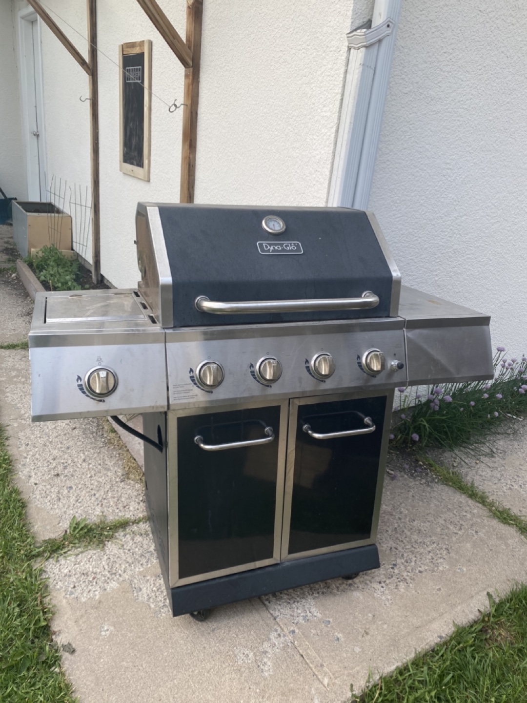 Dyna-Glo BBQ Grill