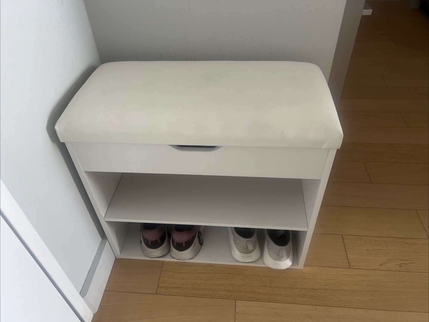 Shoe storage bench