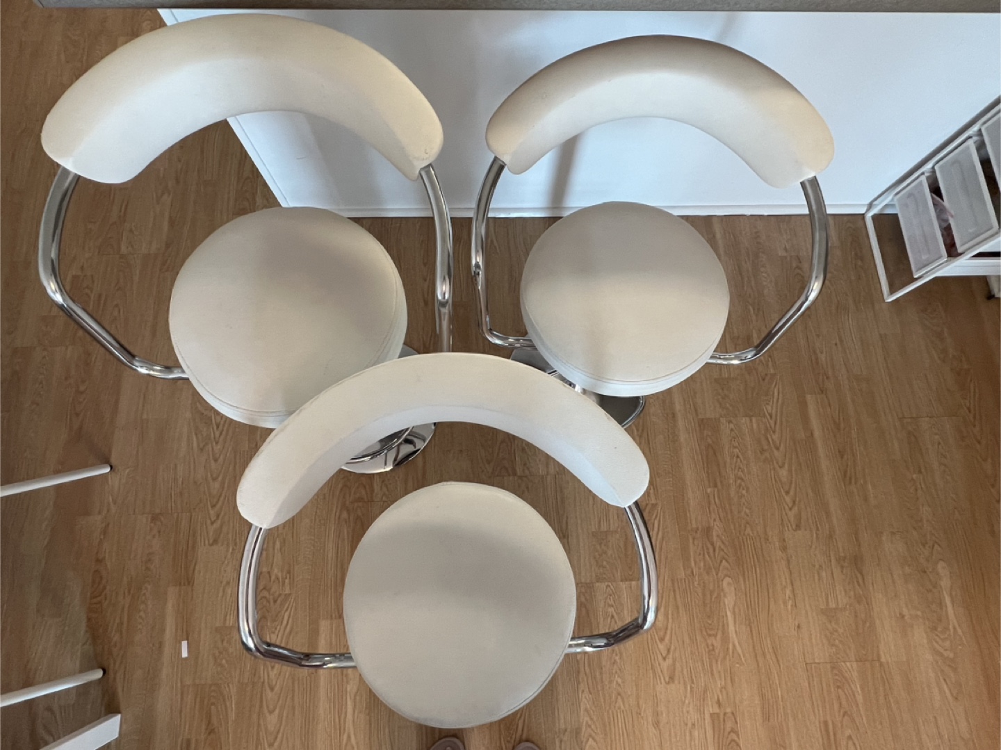 Set of 3 White Bar Stools - photo 2