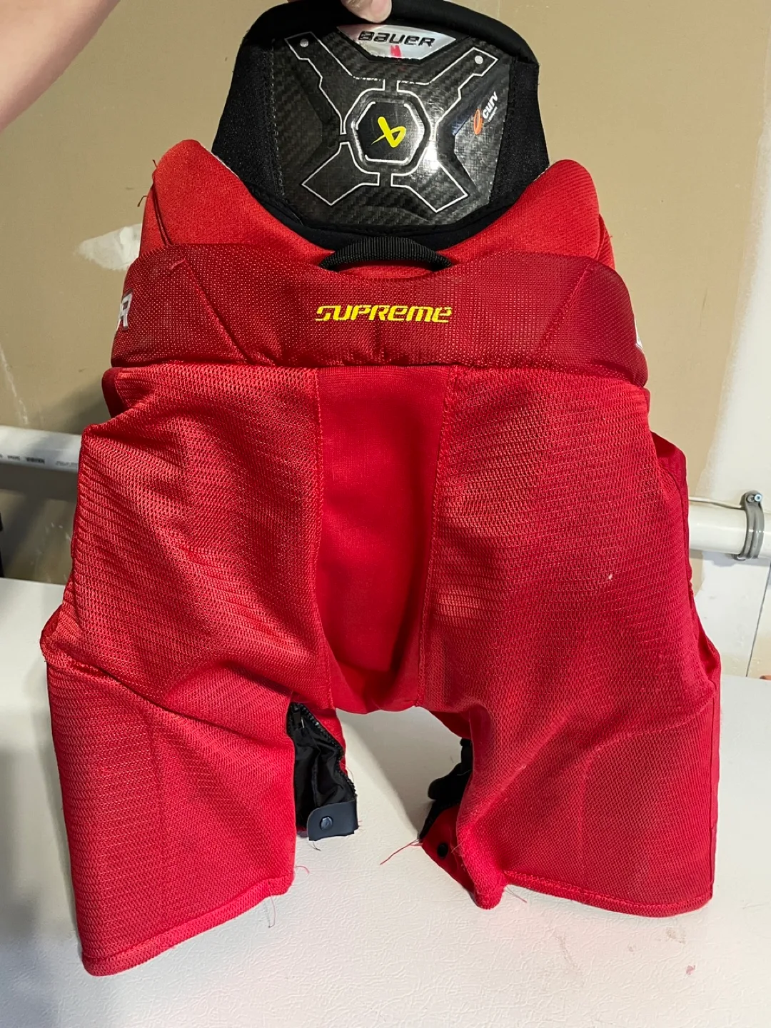 Bauer supreme Mach red intermediate Hockey Pants image indicator(6)