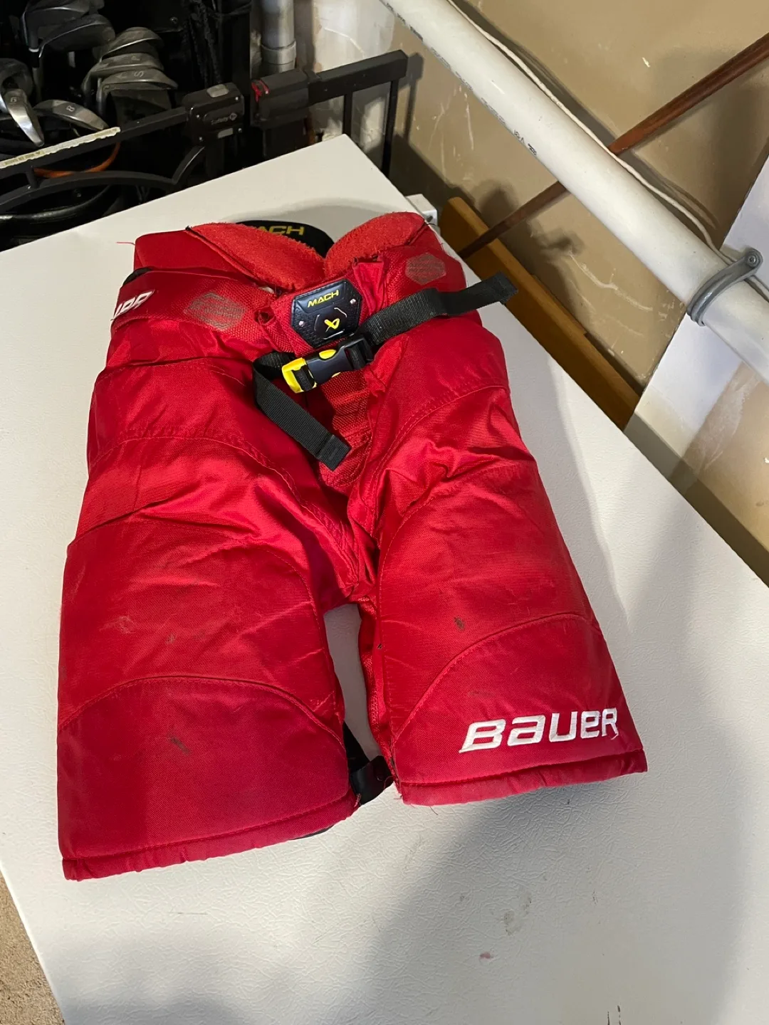 Bauer supreme Mach red intermediate Hockey Pants image indicator(4)