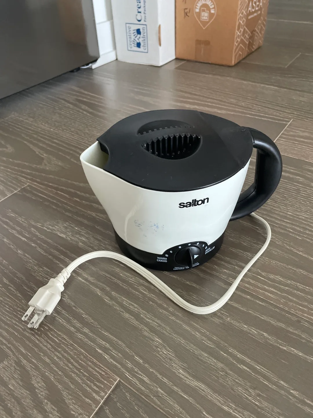Salton Electric Kettle thumbnail