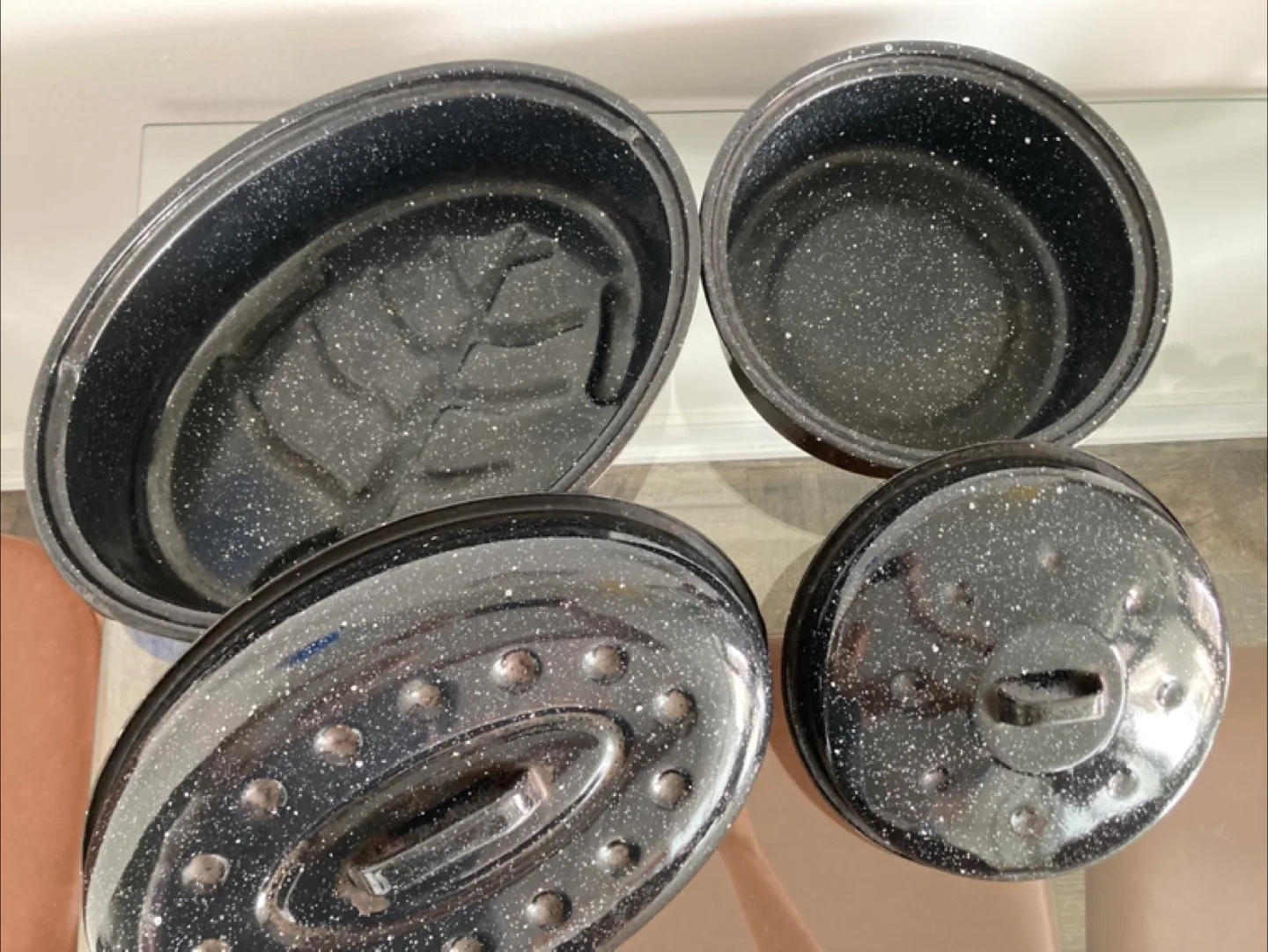 Set of 2 Black Speckled Roasting Pans image indicator(2)