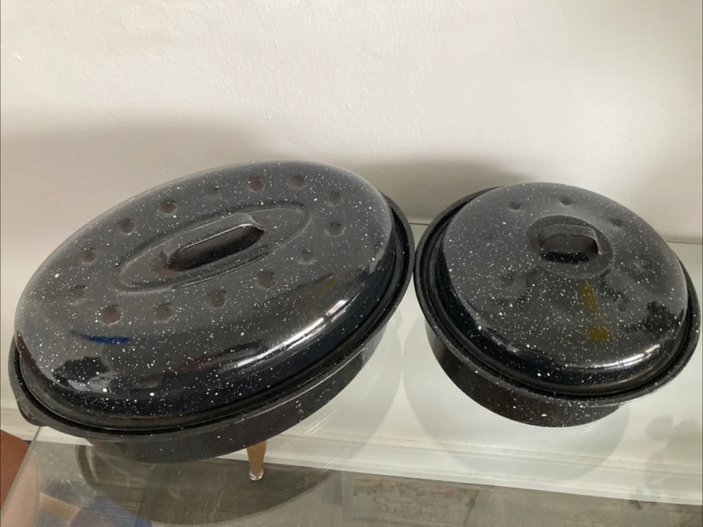 Set of 2 Black Speckled Roasting Pans image indicator(3)