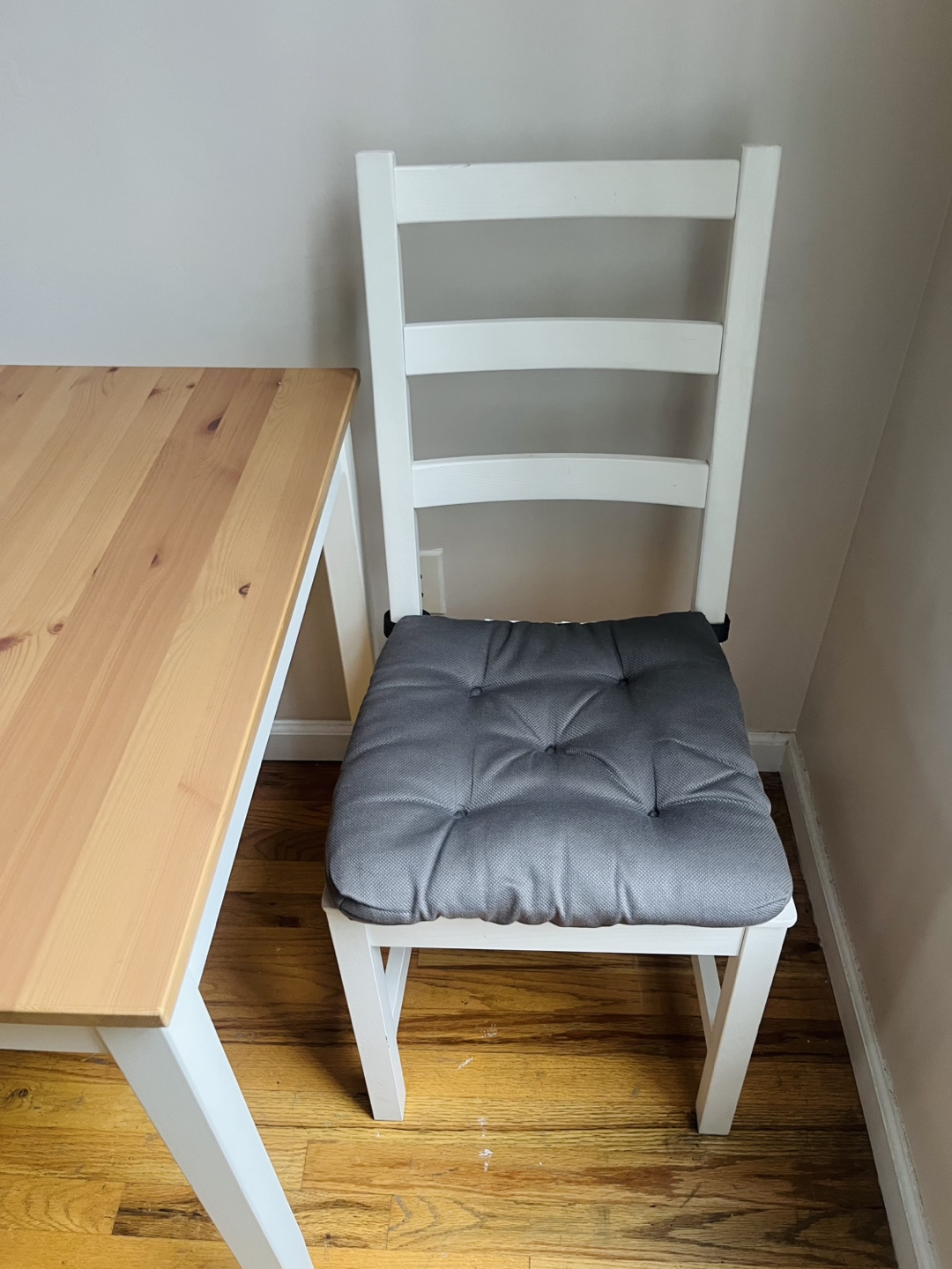 Ikea table and 2 x chairs - photo 3