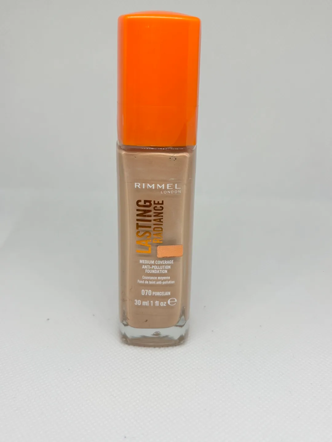 Rimmel London Lasting Radiance Foundation image indicator(3)