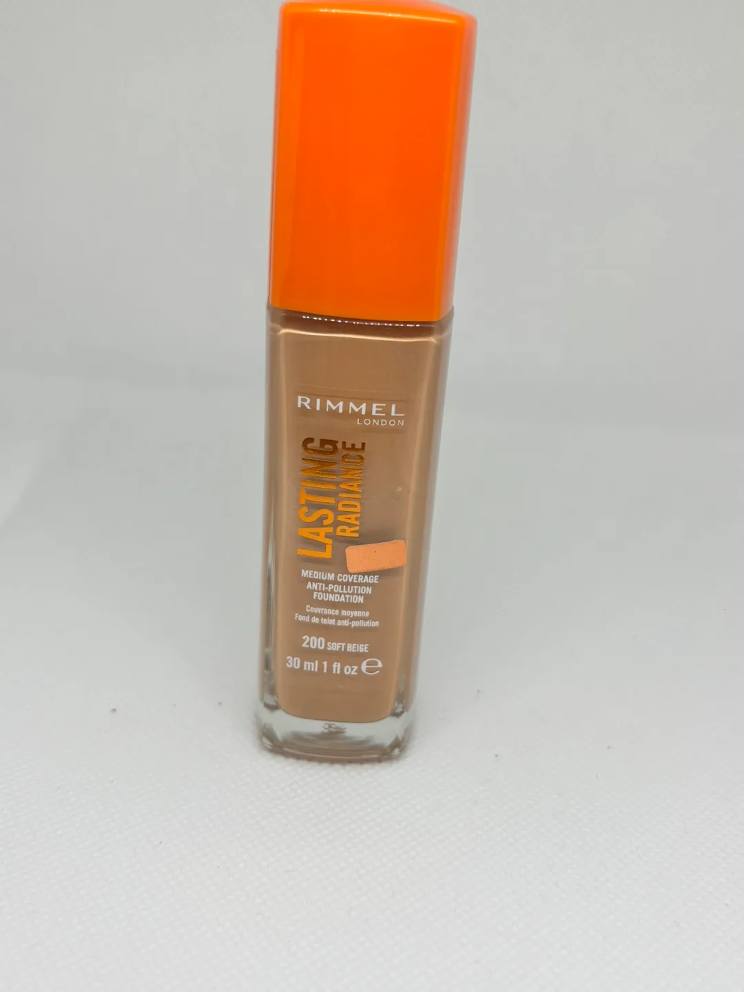 Rimmel London Lasting Radiance Foundation image indicator(2)