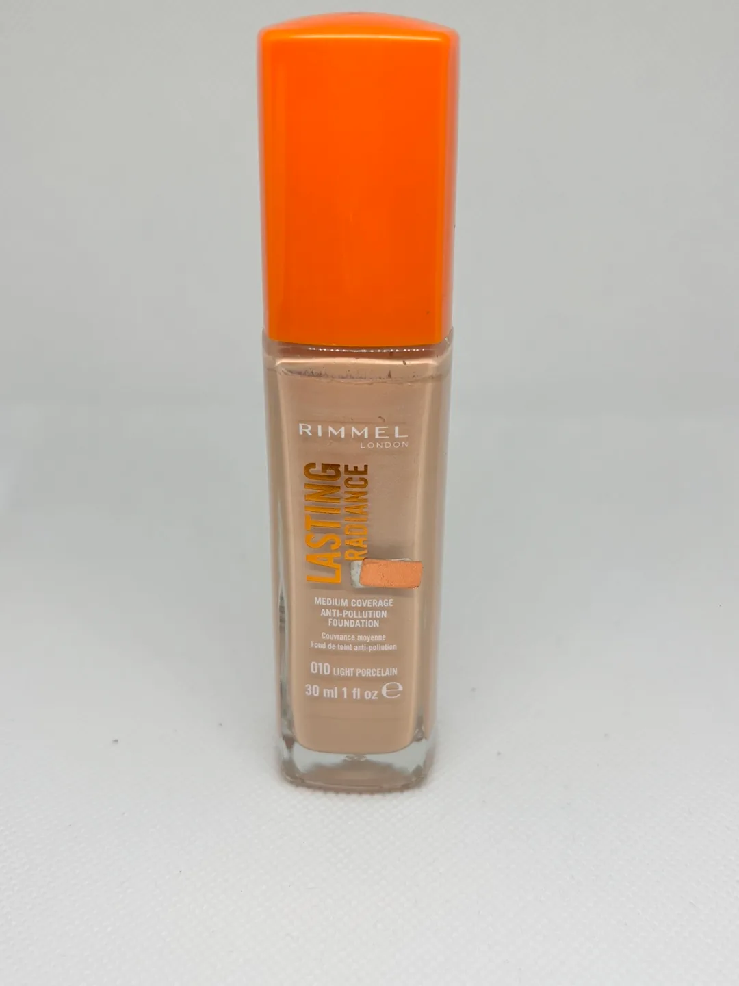 Rimmel London Lasting Radiance Foundation image indicator(4)