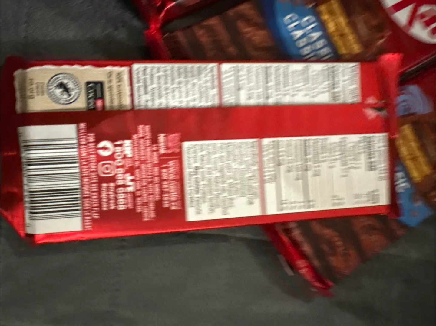 Six pieces Kit Kat Hazelnut and Classic Chocolate Bars image indicator(3)