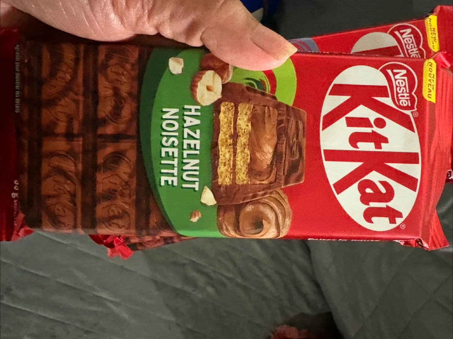 Six pieces Kit Kat Hazelnut and Classic Chocolate Bars image indicator(4)