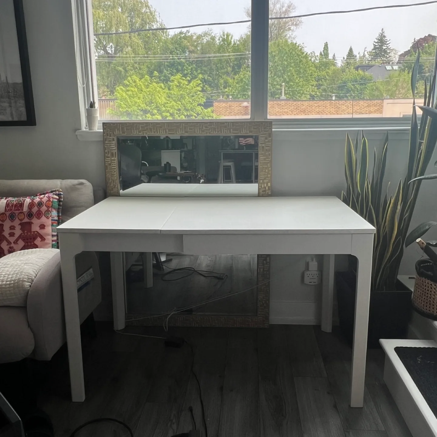 White Extending Table thumbnail