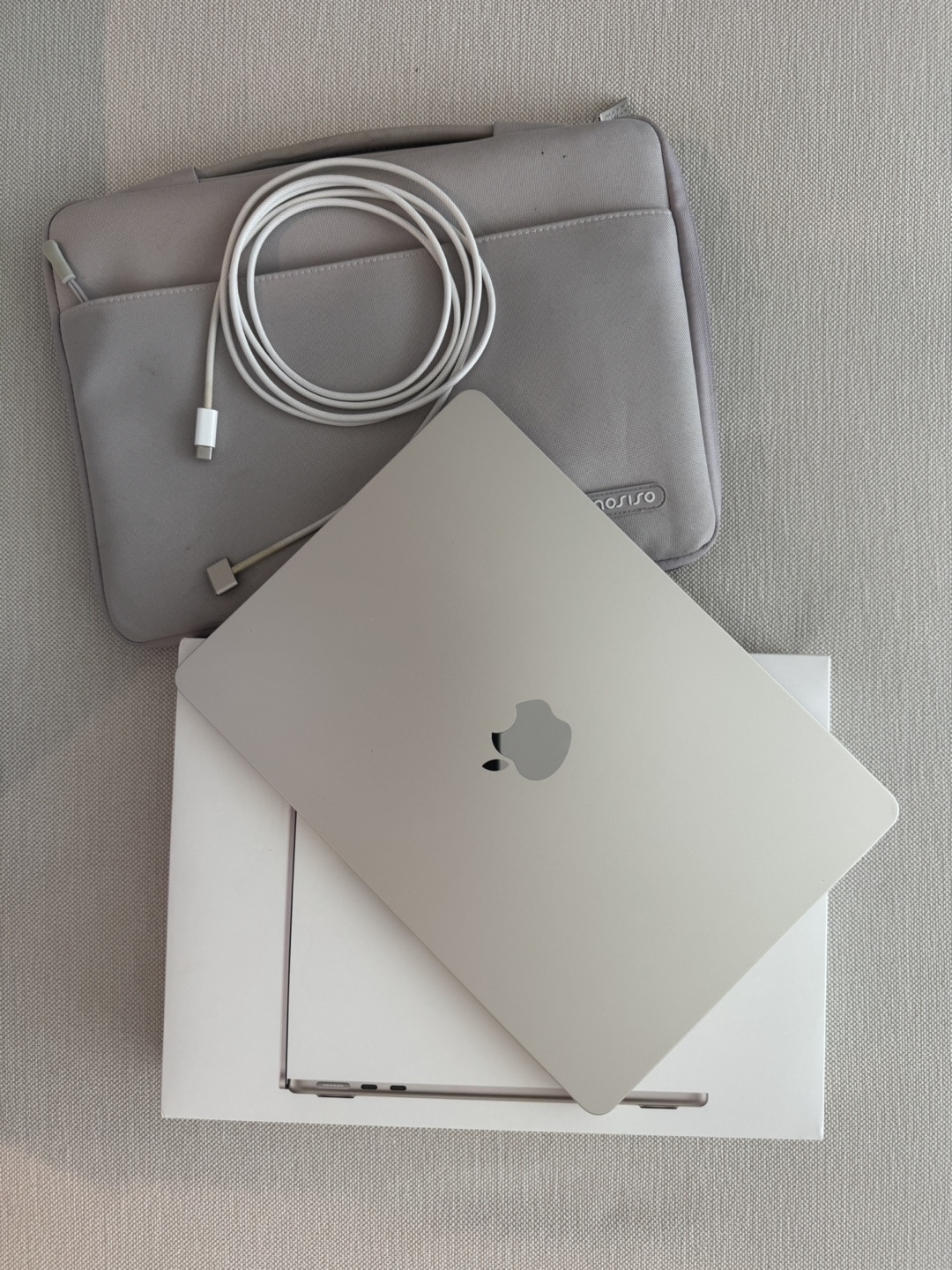 Macbook Air M2 13.6” 256gb 8gb RAM