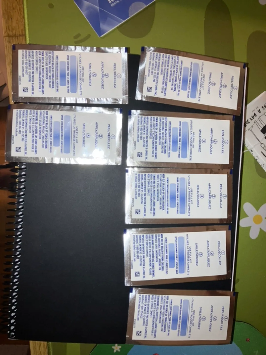 Crest 3D White Strips (Pack of 17) image indicator(2)