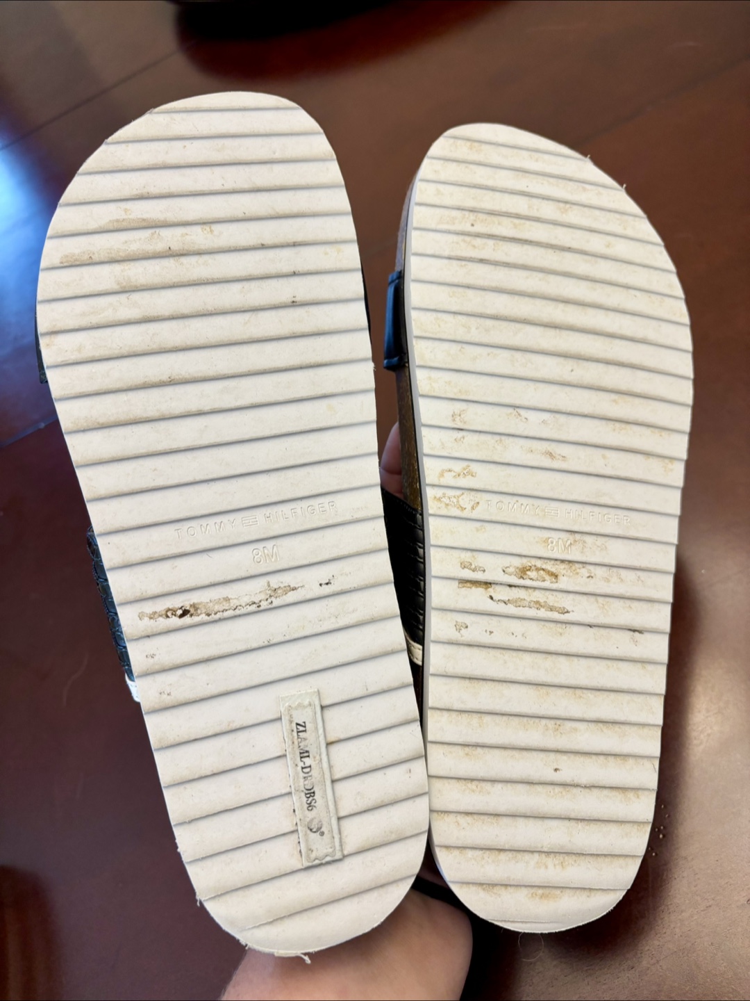 LIKE NEW Tommy Hilfiger Sz 8 Sandals / Pickup Fort Garry - photo 5