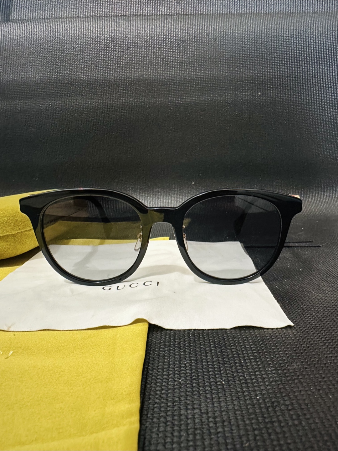 Gucci Black Sunglasses with Case - photo 2