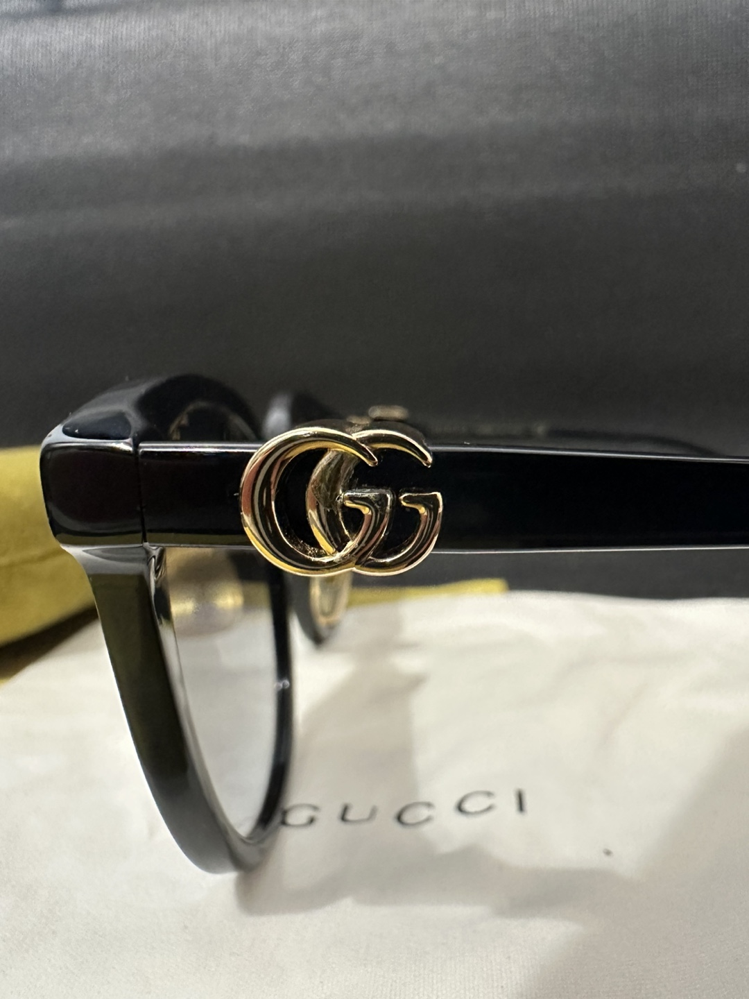 Gucci Black Sunglasses with Case - photo 4