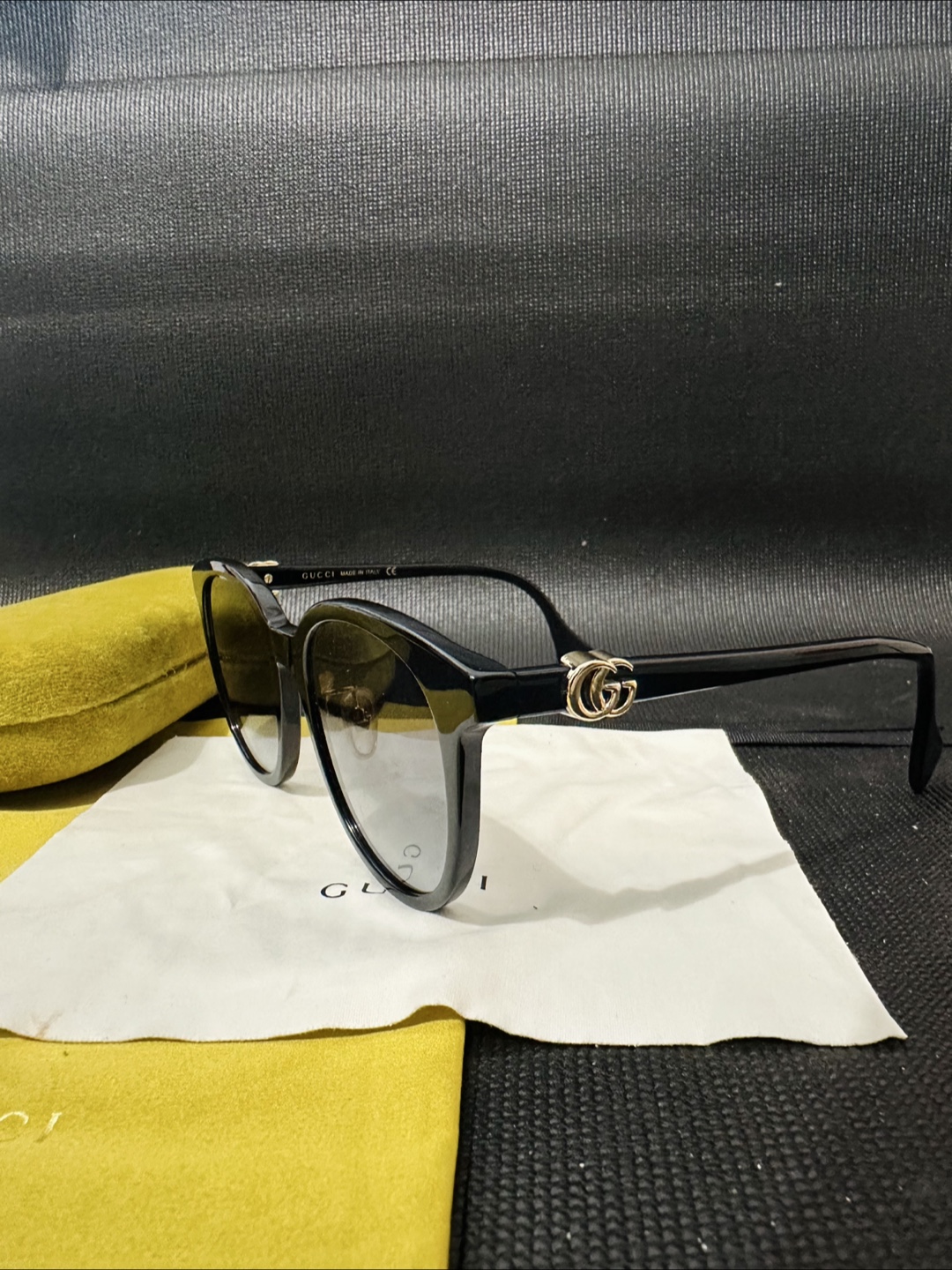 Gucci Black Sunglasses with Case - photo 3